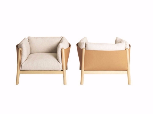 China Aufenthaltsraum-Raum-modernes gepolstertes Sofa für Freizeit-Gewebe-Holzbeine SGS fournisseur