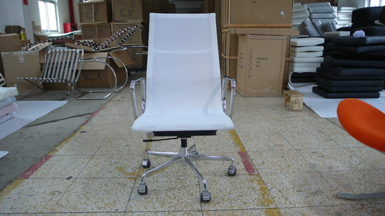 China Stützende Maschen-moderne klassische Büro-Stuhl-hoch Rückseiten-echtes Leder-Schwenker-Funktion fournisseur