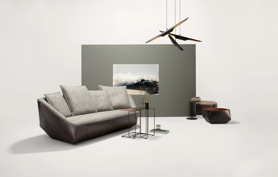 China Hügel-moderne gepolsterte Sofa-festes Holz-Basis Isanka Walter für Wohnzimmer fournisseur