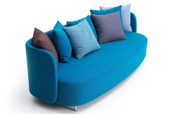 China Bequeme kleine Couch für Schlafzimmer, Metallbein-Minimum steuern Möbel-Sofa automatisch an fournisseur